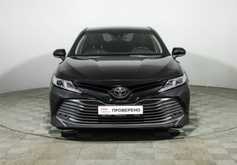Подержанный автомобиль Toyota Camry Sedan 2019 года (2 фото)