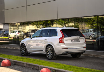 Подержанный автомобиль Volvo XC90 2020 года (8 фото)
