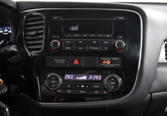 Подержанный автомобиль Mitsubishi Outlander 2013 года (17 фото)