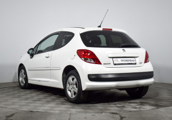 Подержанный автомобиль Peugeot 207 Hatchback 2010 года (7 фото)