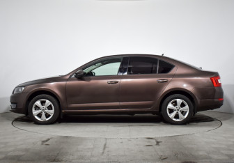 Подержанный автомобиль Skoda Octavia Liftback 2014 года (8 фото)