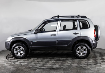 Подержанный автомобиль Chevrolet Niva 2014 года (8 фото)