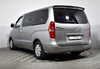 Подержанный автомобиль Hyundai Grand Starex 2010 года (7 фото)