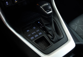 Подержанный автомобиль Toyota RAV4 2019 года (16 фото)