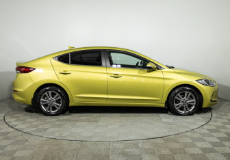 Подержанный автомобиль Hyundai Elantra Sedan 2017 года (4 фото)