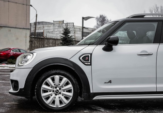 Подержанный автомобиль MINI Countryman 2018 года (3 фото)