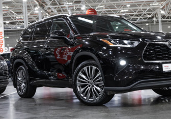 Подержанный автомобиль Toyota Highlander 2021 года (6 фото)