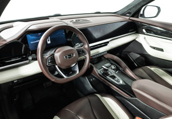 Подержанный автомобиль Geely Monjaro 2023 года (11 фото)