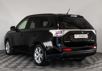Подержанный автомобиль Mitsubishi Outlander 2013 года (7 фото)