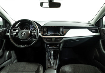 Подержанный автомобиль Skoda Rapid Liftback 2022 года (13 фото)