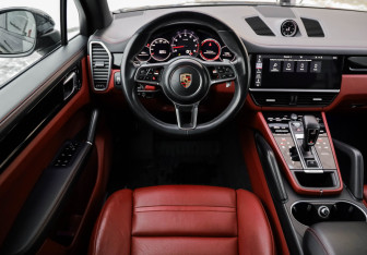 Подержанный автомобиль Porsche Cayenne 2019 года (14 фото)
