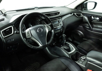 Подержанный автомобиль Nissan Qashqai 2014 года (11 фото)