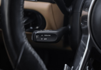 Подержанный автомобиль Porsche Macan 2017 года (15 фото)