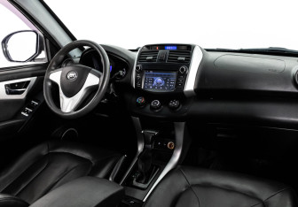 Подержанный автомобиль Lifan X60 2015 года (9 фото)