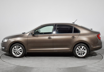 Подержанный автомобиль Skoda Rapid Liftback 2018 года (8 фото)