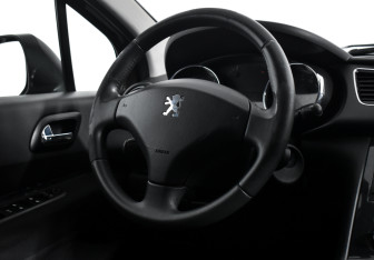 Подержанный автомобиль Peugeot 3008 2012 года (13 фото)