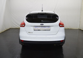 Подержанный автомобиль Ford Focus Hatchback 2017 года (6 фото)