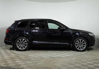 Подержанный автомобиль Audi Q7 2019 года (4 фото)
