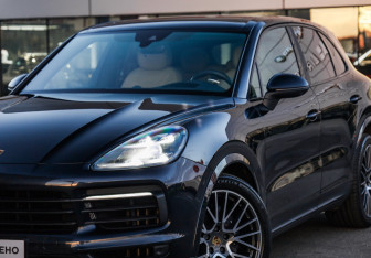 Подержанный автомобиль Porsche Cayenne 2019 года (2 фото)