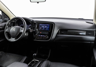 Подержанный автомобиль Mitsubishi Outlander 2015 года (9 фото)