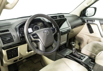 Подержанный автомобиль Toyota Land Cruiser Prado 2022 года (11 фото)