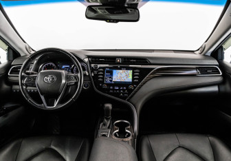 Подержанный автомобиль Toyota Camry Sedan 2019 года (16 фото)