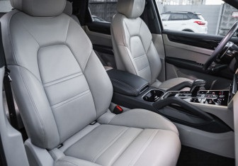 Подержанный автомобиль Porsche Cayenne 2019 года (30 фото)