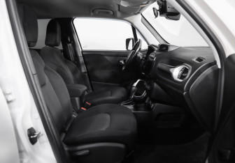 Подержанный автомобиль Jeep Renegade 2018 года (20 фото)