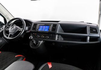 Подержанный автомобиль Volkswagen Caravelle 2016 года (9 фото)