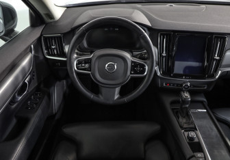 Подержанный автомобиль Volvo S90 2018 года (10 фото)