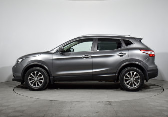 Подержанный автомобиль Nissan Qashqai 2017 года (8 фото)