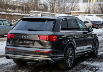 Подержанный автомобиль Audi Q7 2019 года (5 фото)