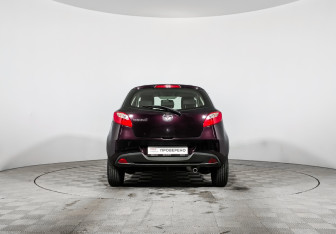 Подержанный автомобиль Mazda 2 Hatchback 2012 года (6 фото)