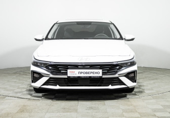 Подержанный автомобиль Hyundai Elantra Sedan 2023 года (2 фото)