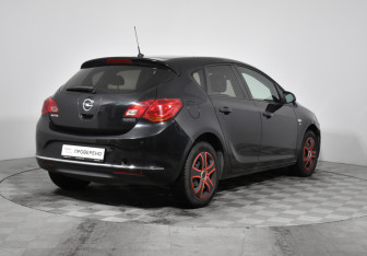 Подержанный автомобиль Opel Astra Hatchback 2013 года (5 фото)