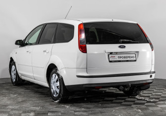 Подержанный автомобиль Ford Focus Wagon 2007 года (7 фото)