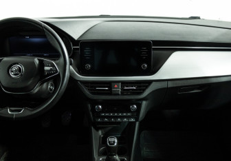 Подержанный автомобиль Skoda Rapid Liftback 2021 года (14 фото)