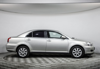 Подержанный автомобиль Toyota Avensis Sedan 2008 года (4 фото)