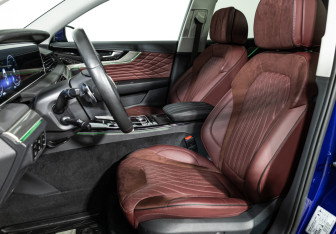 Подержанный автомобиль Hongqi HS5 2023 года (25 фото)