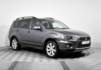 Подержанный автомобиль Mitsubishi Outlander 2012 года (3 фото)