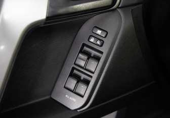 Подержанный автомобиль Toyota Land Cruiser Prado 2015 года (18 фото)
