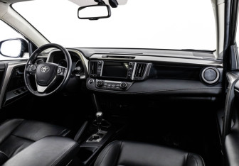 Подержанный автомобиль Toyota RAV4 2019 года (11 фото)