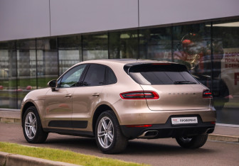 Подержанный автомобиль Porsche Macan 2018 года (8 фото)