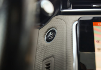 Подержанный автомобиль Land Rover Range Rover Velar 2020 года (23 фото)