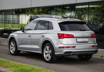 Подержанный автомобиль Audi Q5 2020 года (8 фото)