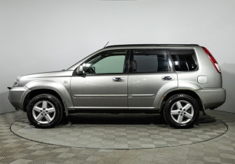 Подержанный автомобиль Nissan X-Trail 2006 года (8 фото)