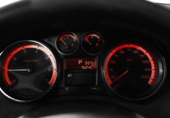 Подержанный автомобиль Peugeot 308 Hatchback 2010 года (11 фото)