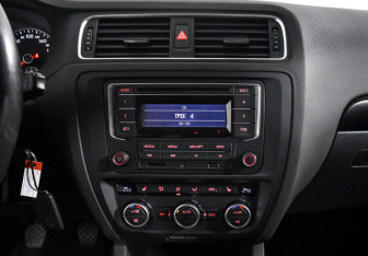 Подержанный автомобиль Volkswagen Jetta Sedan 2014 года (17 фото)