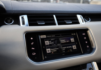 Подержанный автомобиль Land Rover Range Rover Sport 2016 года (15 фото)