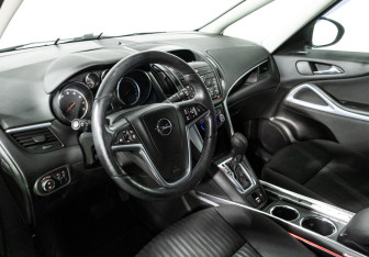 Подержанный автомобиль Opel Zafira Compactvan 2013 года (11 фото)